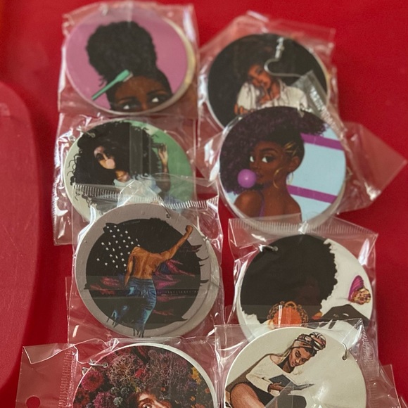 Mink lashes for $5 or 3/$10 also earrings are $5 - Picture 4 of 5